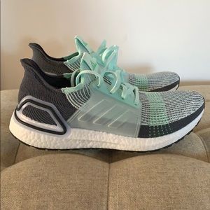 Adidas Boost 19 color Ice Mint and Grey